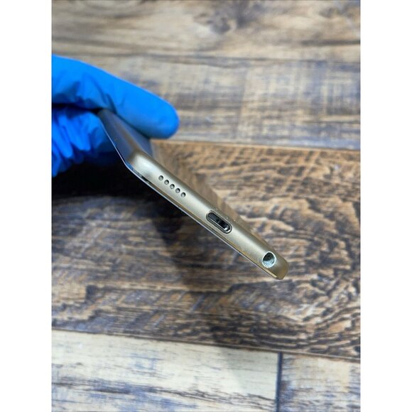 Apple iPod Touch 6th Generation Gold 16 GB Model:A1574 W/ Cable y Adapter - Picture 6 of 7